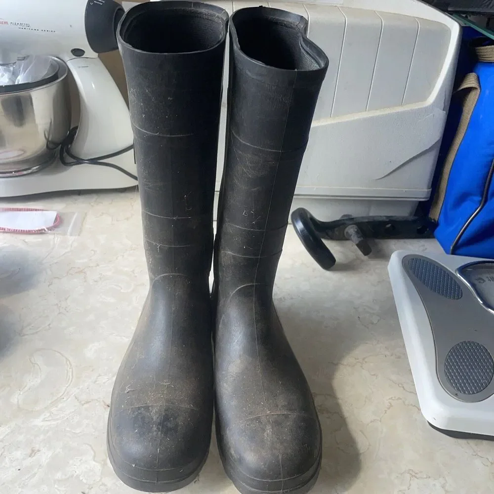 Steel Toe Slip Resistant Rubber‎ Boots Women's 8